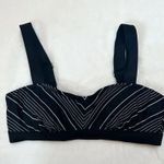 Athleta  Black White Chevron Quick Dri Bikini Top Women's Size 32 B/C Photo 0