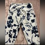 Athleta Water‎ Flower 7/8 Tight White Size XSmall Photo 3