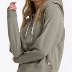 Vuori  Laguna Hoodie in Laurel Green Photo 0