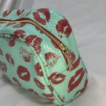 Turquoise and red lips makeup bag Photo 1