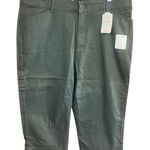 st. john's bay St. John’s Bay Mid Rise Capi Pants Sz 16 Green NWT Photo 0