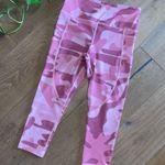 Zyia  Pink Camo Cropped Light n tight Photo 0