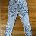 Athleta  White Patterned Leggings 3/4 Length Mesh Gray Modern Medium Photo 6