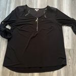 Roz & Ali , 1X black, slight hi-low blouse, stretchy gold detail, adjustable sleeves, pit to pit is 23, hi length is 27, low length is 28 Photo 0