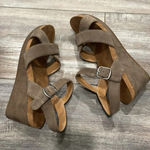 Lucky Brand Women’s Wedge Sandals Beige Suede 8.5 Photo 3
