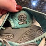 Keen  Whisper Waterproof Sandals Women’s  Size 9 Grey Teal Hiking Shoes Photo 3