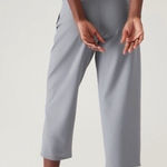 Athleta  Stellar Wide Crop Pants UPF Wrinkle Resistant Size 10 Photo 0
