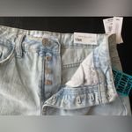 Ymi  High Rise Mom Fit Shorts Distressed Denim 100% Cotton‎ Light Wash
Size 7/28 Photo 6