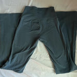 Aritzia Teal  TNA flare legging size xxs perf condition #artizia #yogapants #flare #chic Photo 0