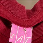 LAT Medium V Neck Washington State Cougars Y2K Graphic Tee Shirt Red Photo 4