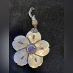 Pendant Flower, faux‎ mother of pearl with pave diamonds and blue sapphire Photo 4