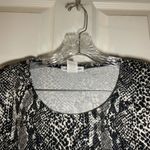 Cathy Daniels  Black/White Snake Print Short Sleeve Tee L Photo 2