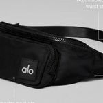 Alo Yoga Explorer Fanny Pack Black Photo 2