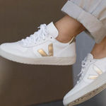 VEJA  Women's Shoes Size US 6 Photo 0