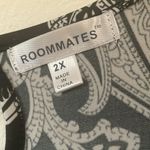 Roommates  top 2x Photo 2