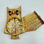 Vintage Avon Owl Brooch Pin Gold Tone Green Eyes Solid Dry Perfume Holder Opens Photo 4