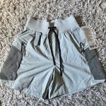 Lululemon Multi-Pocket Cargo High-Rise Hiking Short 5” Photo 6