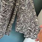 Cato Women's Plus 26/28W Black White Zebra Print 3/4 Sleeve Tunic Tie Front Photo 3
