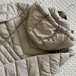 BCBGMAXAZRIA NWOT BCBG MAXAZRIA Women Hood Chevron Quilted Puffer Coat Size M Beige Photo 10