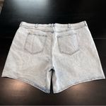Torrid Button Fly Mom Jean Premium Classic Denim Mid-Rise Shorts Light Wash 24 Photo 6