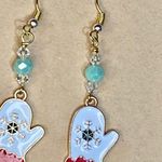 Christmas Holiday White Mittens w Snowflakes Dangle Earrings Photo 3