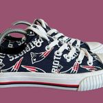 FOCO New England Patriots Low Top Repeat Women's Canvas Sneakers Size 7 #2528 White Photo 1