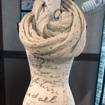 infinity Birkshire Fashion cream color scarf Photo 0