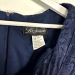 La Femme  Portrait Neck Cap Sleeve Lace Gown in Navy Size US 2 Photo 4