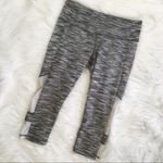 Alo Yoga Leggings M Oasis Capri in White Space Dye /White Athletic Athleisure Photo 2