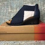 Comfortiva Alesha Stretch Woven Wedge Heeled Sandal in Navy (Wide) Size 9.5 Photo 0