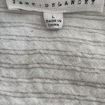 Elegant White Button Photo 9