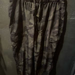 Old Navy Women’s Green Camouflage Cargo Athletic Pants Photo 0
