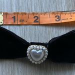Black pearl heart clip in hair bow Photo 2