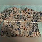 Urban Romantics  pink floral flutter sleeve top size M Photo 3