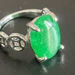 Oval green jade stone ring size 5.5 Photo 1
