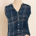 Gauahargeous Blue & White Plaid Button Photo 0