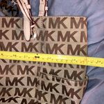 Michael Kors Jet Set Signature Logo Khaki Tote in Beige & Gold Photo 10