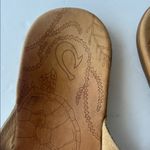 Olukai Woman’s Thong Flip Flop White and Tan Summer Sandals, size 10 ✔️ Photo 1