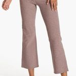 Vuori  Mid Rise Elevation Slim Bootcut pant in Hazel Heather Size Large Photo 0