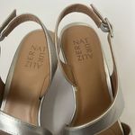 Naturalizer  Women’s TAIMI DRESS SANDAL Silver metallic glitter Size 8.5M ♟️ Photo 3