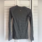 Lululemon  Swiftly Tech Long Sleeve Crew Tempo Stripe Black White Size 6 Photo 2