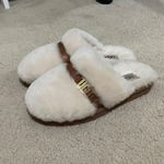 UGG Slippers Photo 0