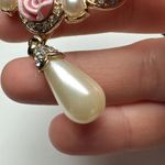 Avon NR Gold Tone Pink Flower With Faux Pearl Dangle Floral Brooch Pin Signed Photo 5