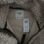 Abercrombie & Fitch NWT Abercrombie Half Zip Sherpa Photo 1
