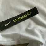 Nike  court dry breathe slam top Sz XL white/true berry /mystic green Photo 8