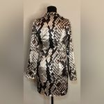 Pretty Little Thing - Women's Grey Satin Snake Print‎ Blazer Dress Size 0 Photo 5