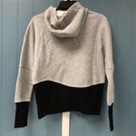 Hoka Women’s Gray Black Hoodie Sweatshirt 1110316 “The Rundown” XS Photo 6