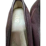 SAS Simply Slip On Loafer Women's Burgundy Pebbled Leather Loafer Shoes Size 7.5 Photo 4