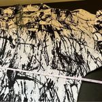 John Mark  White Black Abstract Top Medium Photo 10