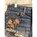 American Eagle Embroidered floral cut off shorts  Size 00 Stretch Photo 4